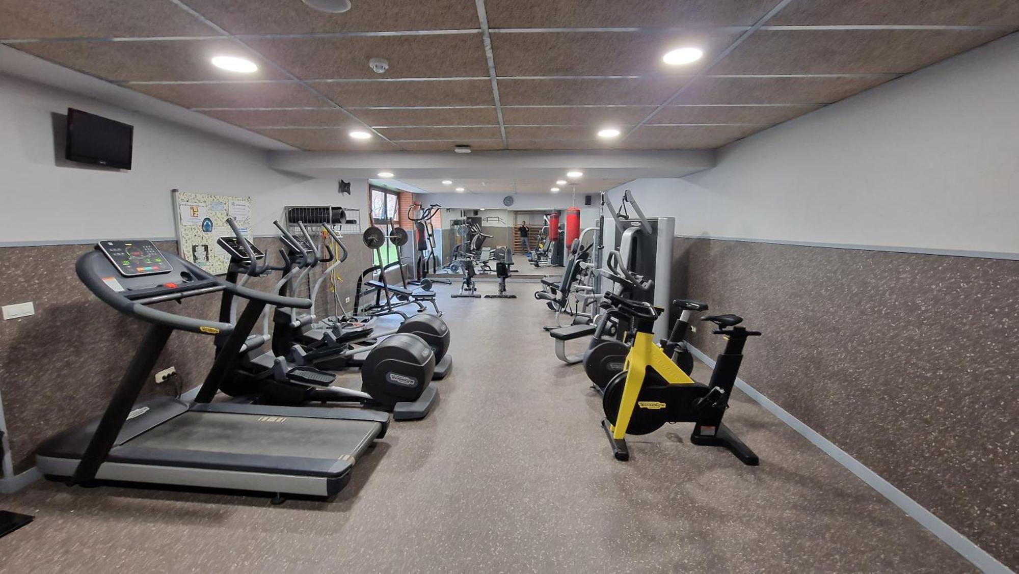 Residencia Universitaria Resa Giner De Los Rios Alcalá de Henares Buitenkant foto