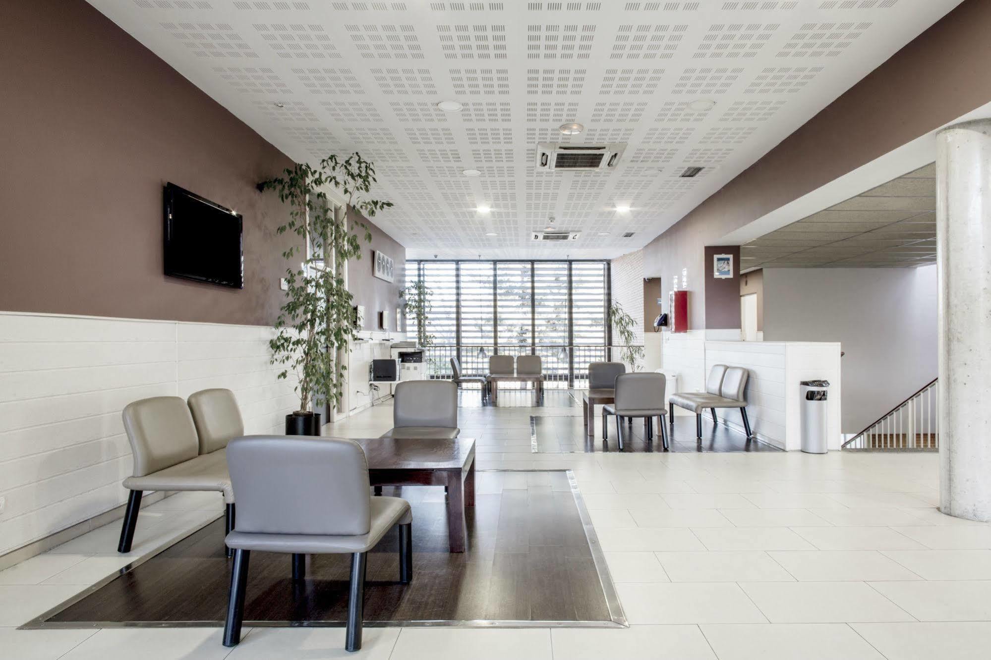 Residencia Universitaria Resa Giner De Los Rios Alcalá de Henares Buitenkant foto